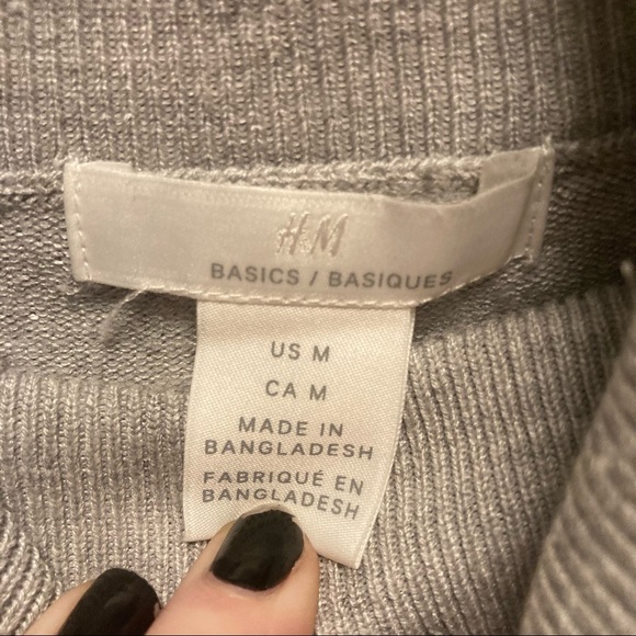 H&M gray turtleneck - Picture 2 of 3